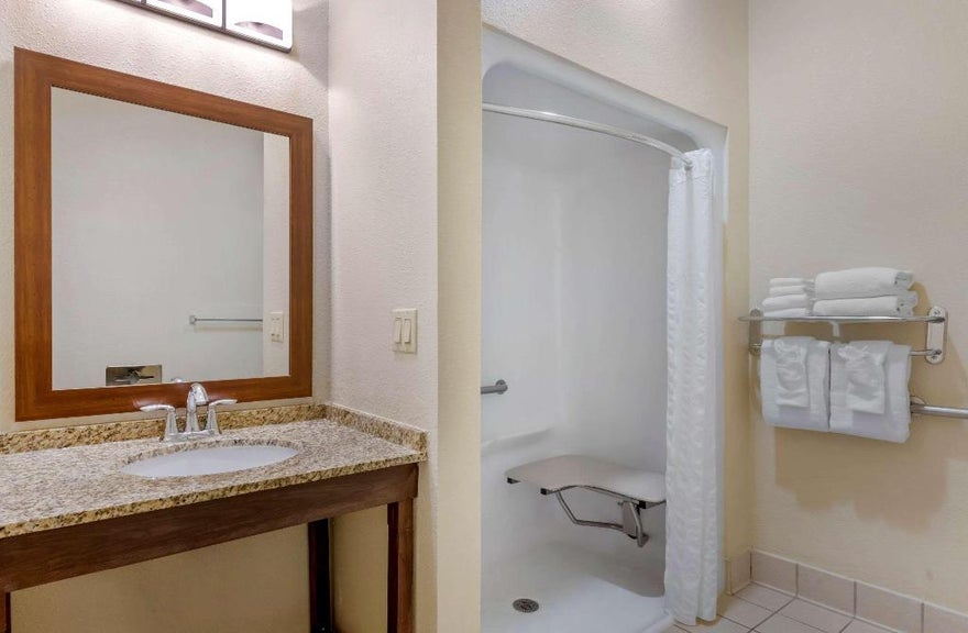 Comfort Suites Near Universal Orlando Resort In Orlando Usa